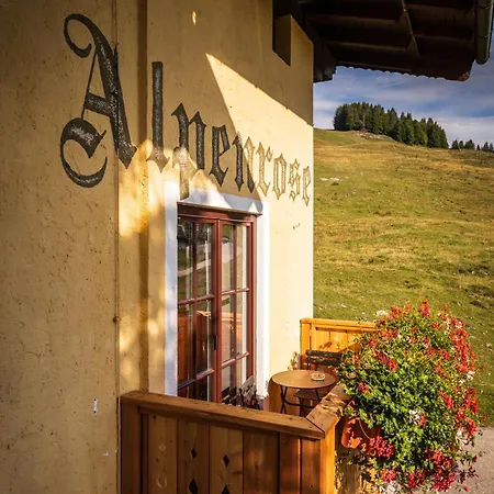 Almhaus Alpenrose Postalm